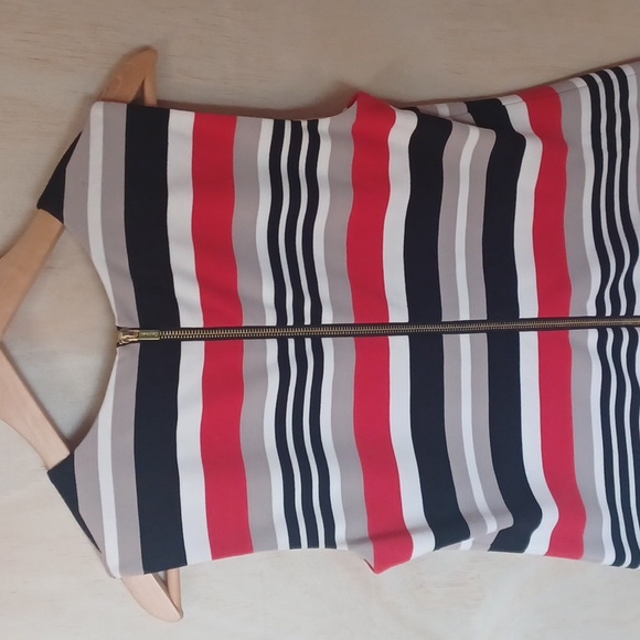 Calvin Klein Striped Sheath Dress, Sleeveless, Knee Length, Soft, Size 8 - Picture 9 of 11